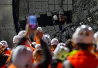 Tak wyglądało widowiskowe przebicie tunelu (ZDJĘCIA) - zdjęcie główne