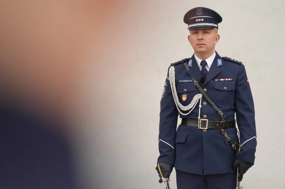 Nowi policjanci w garnizonie. Sześciu trafi do Limanowej - zdjęcie 4