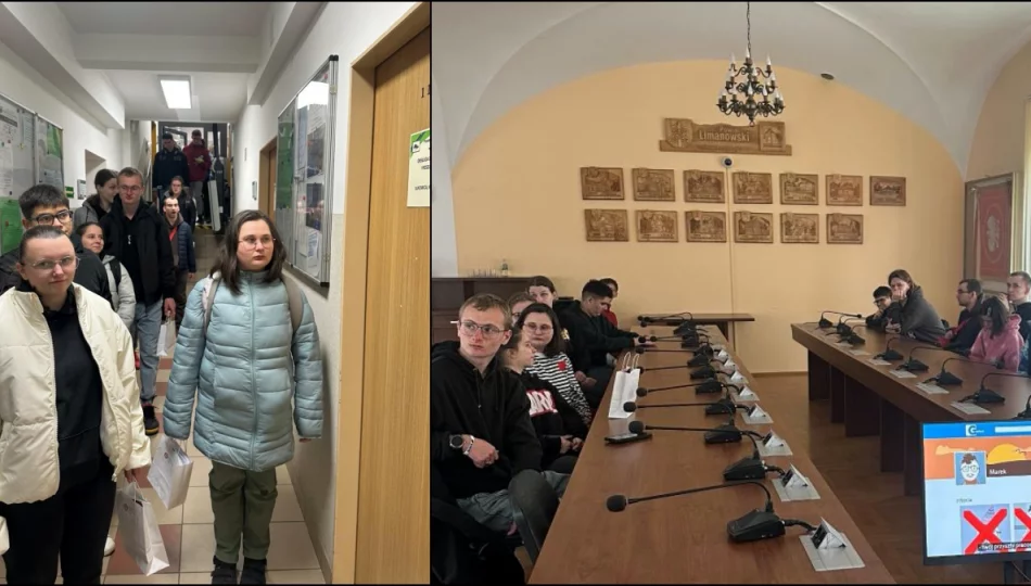 Uczniowie w urzędzie pracy - zdjęcie 1