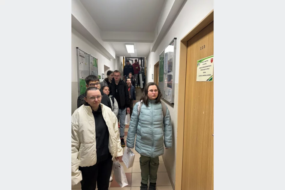 Uczniowie w urzędzie pracy - zdjęcie 2