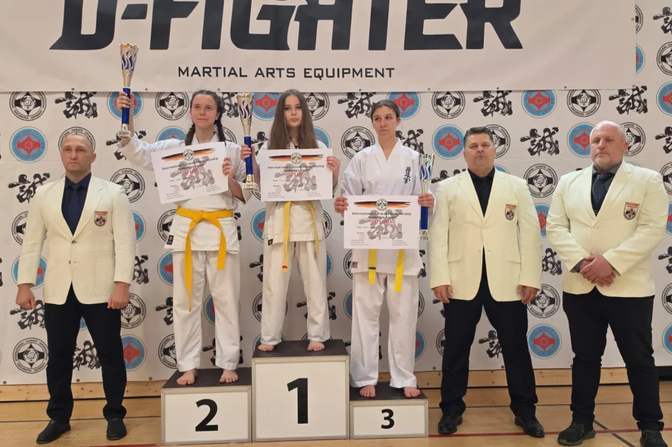 5 złotych medali i 1 srebrny dla zawodników Limanowskiego Klubu Kyokushin Karate w Schweinfurt w Niemczech - zdjęcie 11