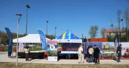 Na terenie Kompleksu Rekreacyjnego przy ul. Kusocińskiego odbyła się akcja sadzenia roślin „Budujemy tory, sadzimy drzewa” - zdjęcie 4