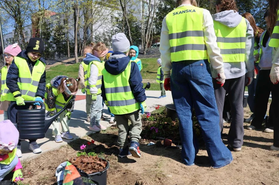 “Kolejowe” sadzonki przy ścieżce zdrowia - zdjęcie 6