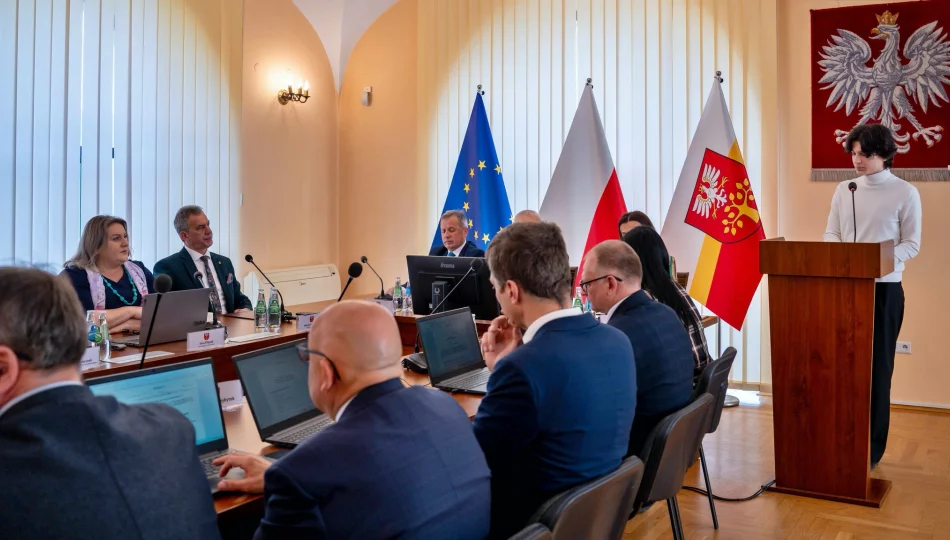 Głos młodych na sesji powiatu  - zdjęcie 1