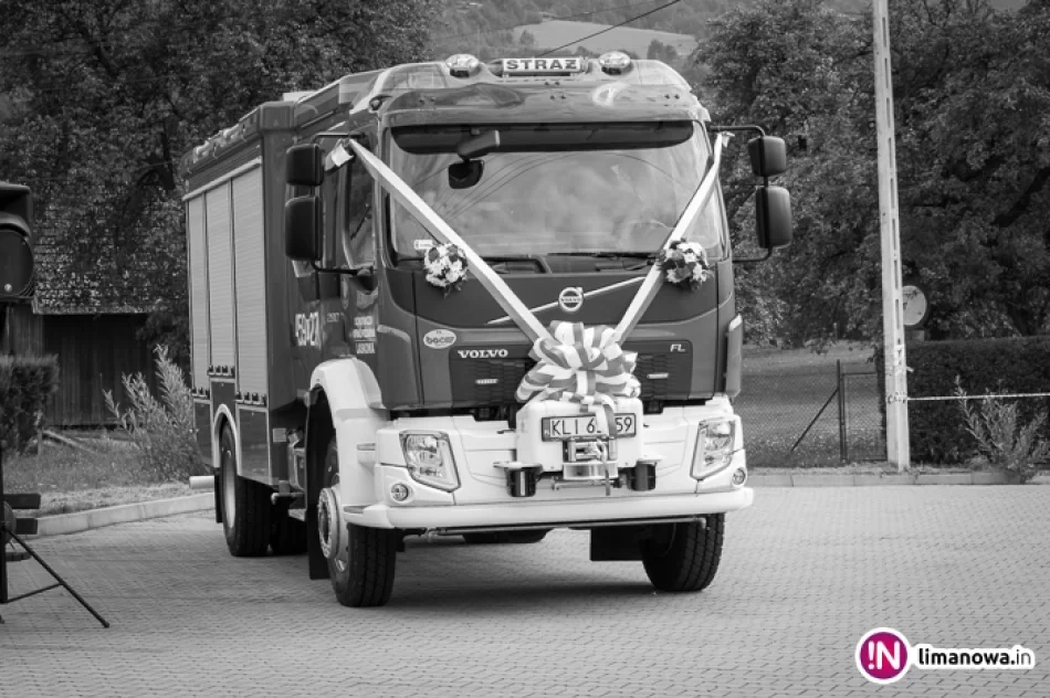 Przekazanie nowego samochodu dla OSP Laskowa - zdjęcie 6