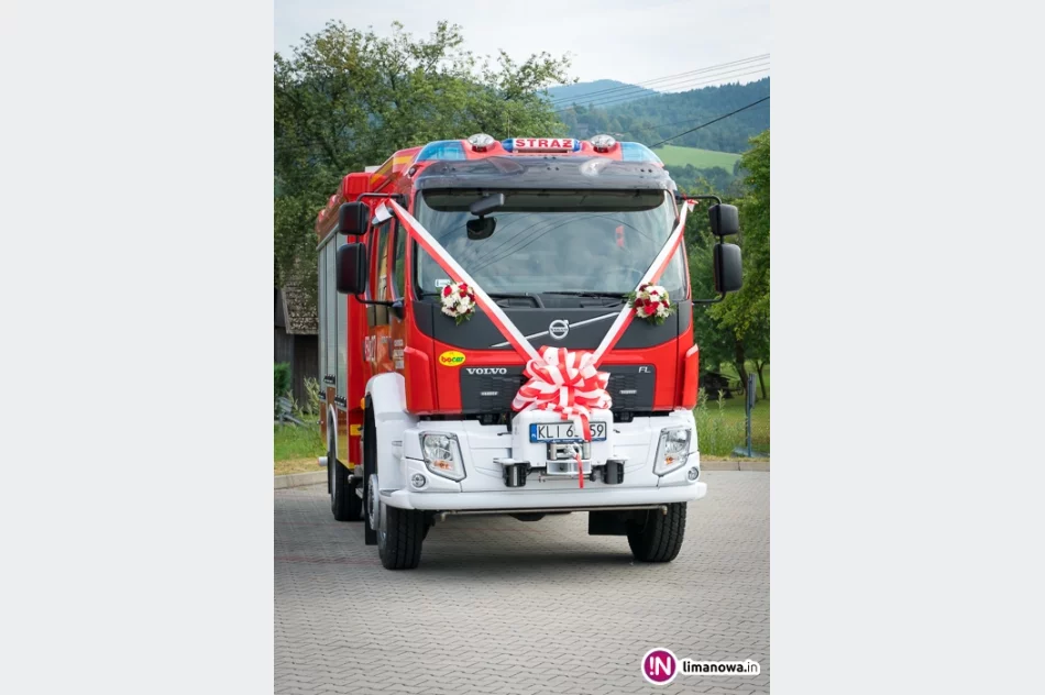 Przekazanie nowego samochodu dla OSP Laskowa - zdjęcie 7