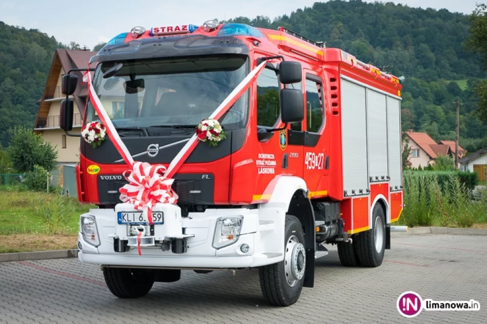 Przekazanie nowego samochodu dla OSP Laskowa - zdjęcie 8