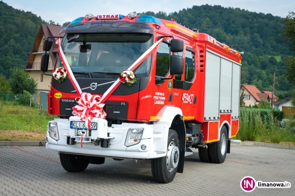 Przekazanie nowego samochodu dla OSP Laskowa - zdjęcie 9