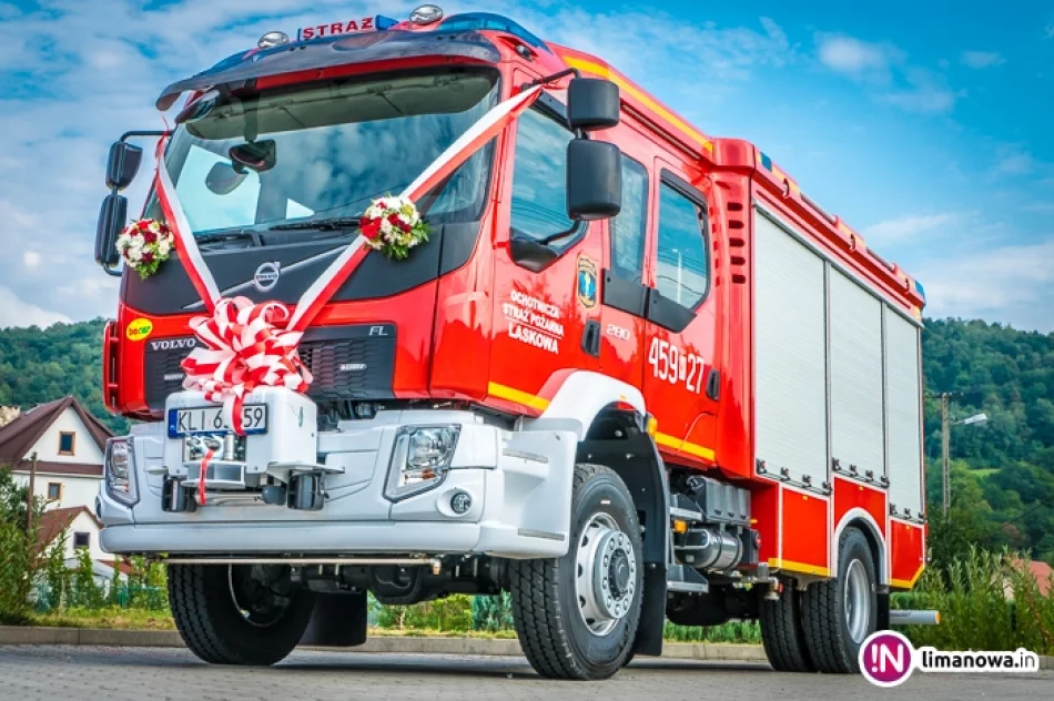 Przekazanie nowego samochodu dla OSP Laskowa - zdjęcie 11