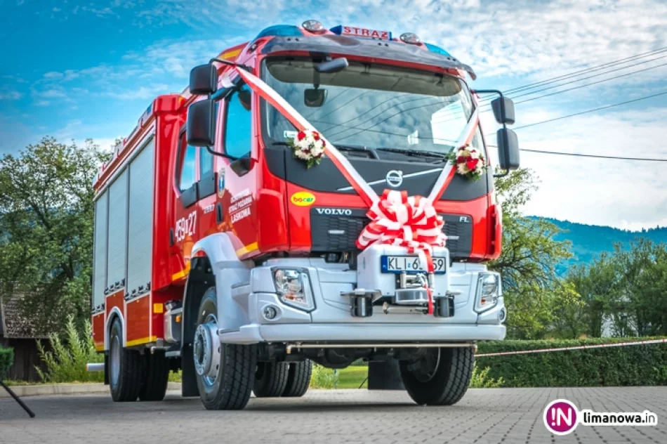 Przekazanie nowego samochodu dla OSP Laskowa - zdjęcie 12