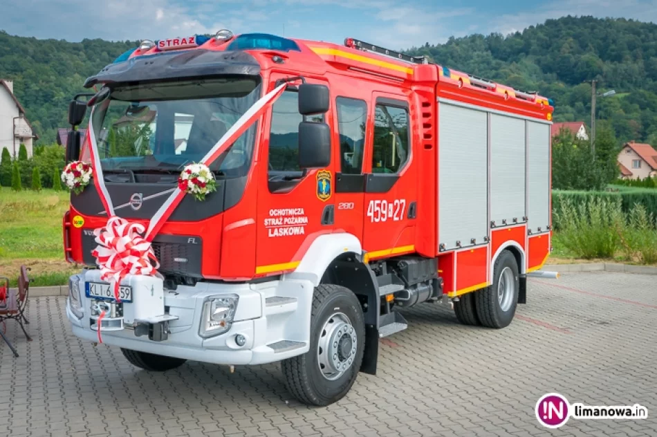 Przekazanie nowego samochodu dla OSP Laskowa - zdjęcie 16