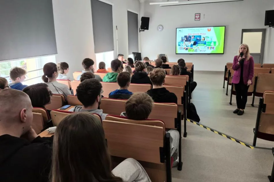 Przyszłość na rynku pracy. Doradcy odwiedzili szkołę - zdjęcie 2