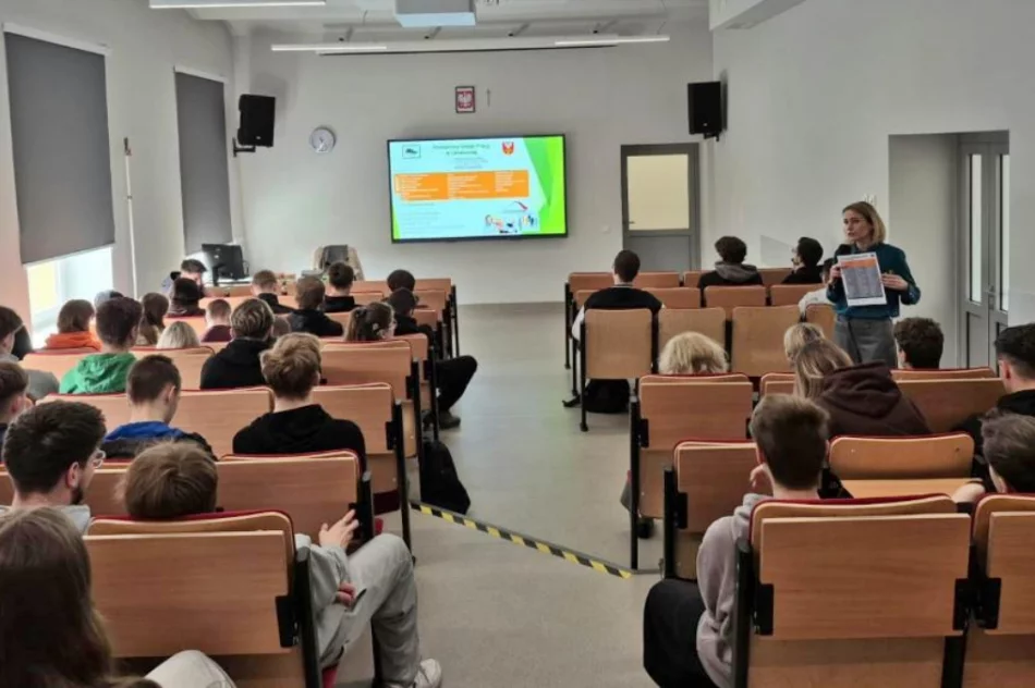 Przyszłość na rynku pracy. Doradcy odwiedzili szkołę - zdjęcie 3