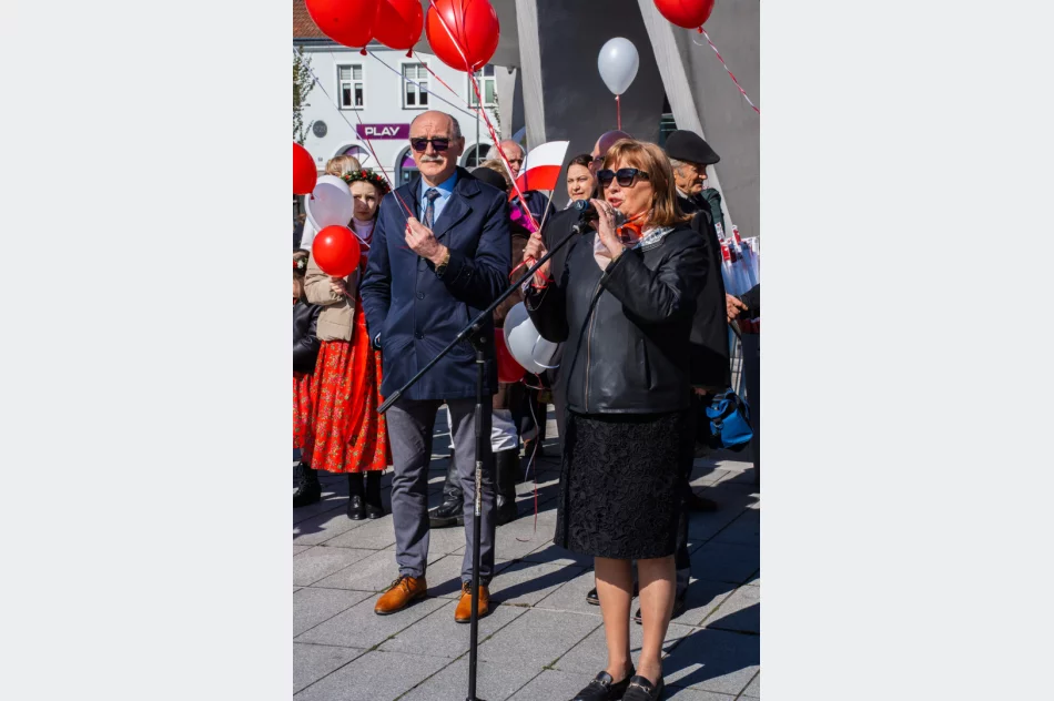 Limanowa świętowała w biało-czerwonych barwach na rynku - zdjęcie 2