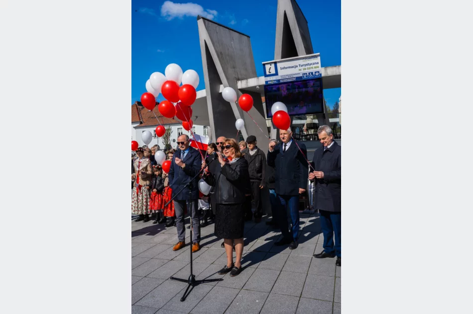 Limanowa świętowała w biało-czerwonych barwach na rynku - zdjęcie 8
