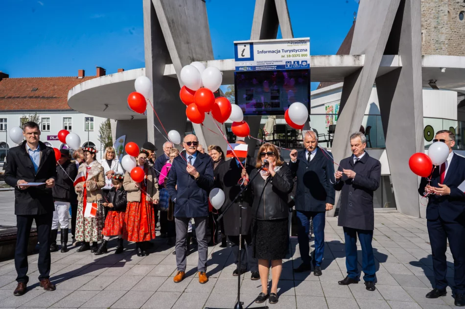 Limanowa świętowała w biało-czerwonych barwach na rynku - zdjęcie 11
