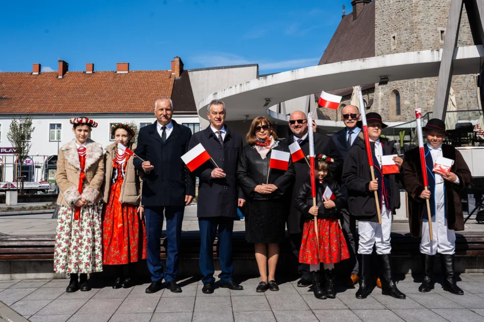 Limanowa świętowała w biało-czerwonych barwach na rynku - zdjęcie 13