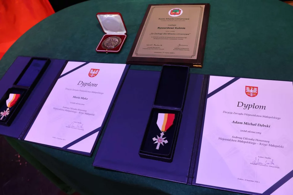 Uroczysta sesja Rady Miasta Limanowa z okazji 235. rocznicy uchwalenia Konstytucji 3 Maja - zdjęcie 2