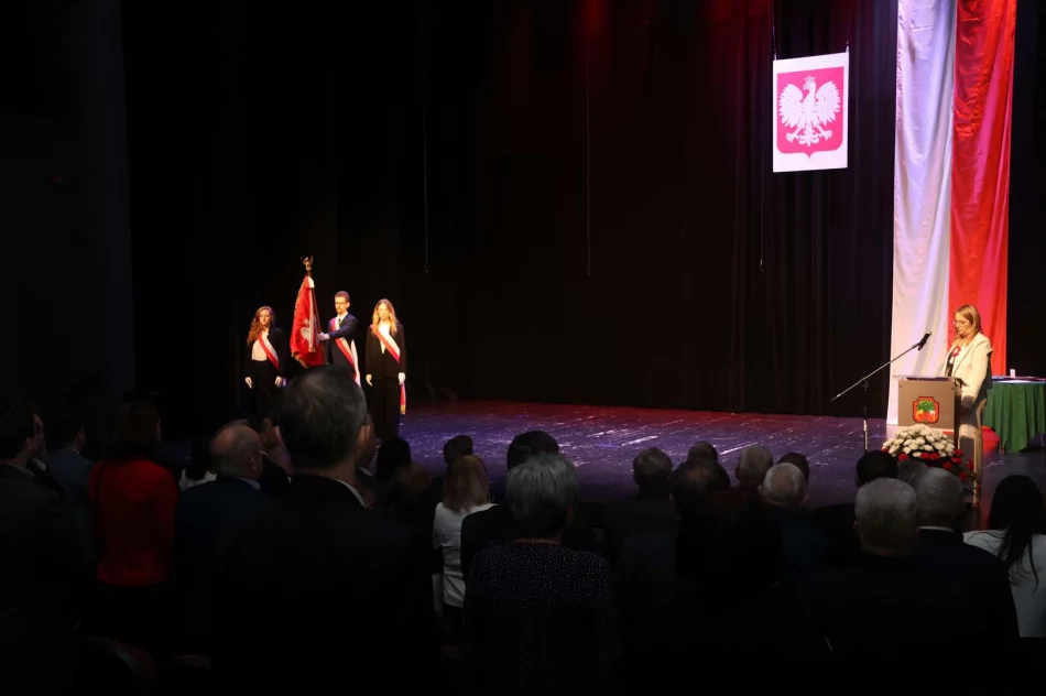 Uroczysta sesja Rady Miasta Limanowa z okazji 235. rocznicy uchwalenia Konstytucji 3 Maja - zdjęcie 3