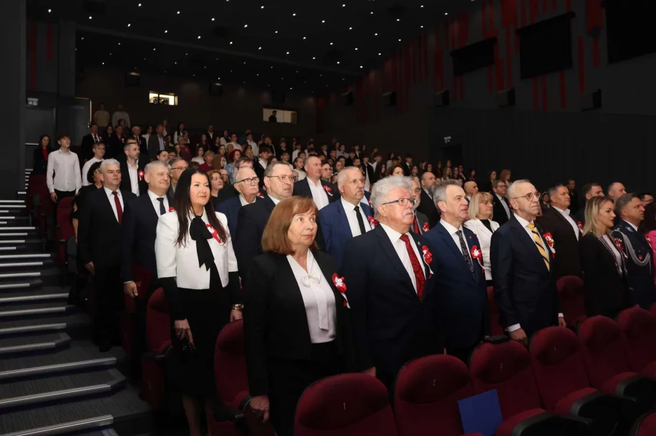 Uroczysta sesja Rady Miasta Limanowa z okazji 235. rocznicy uchwalenia Konstytucji 3 Maja - zdjęcie 5