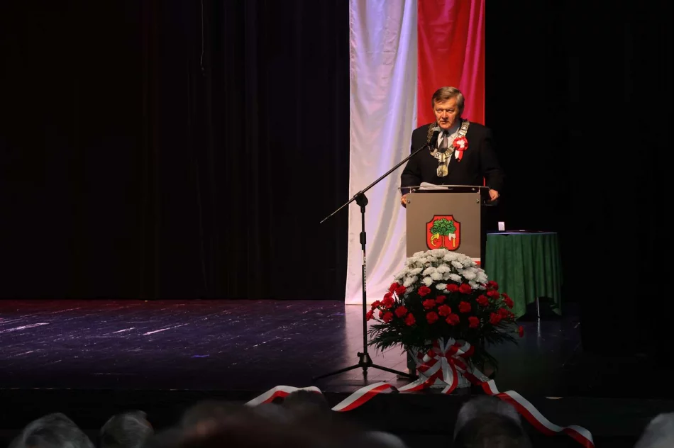 Uroczysta sesja Rady Miasta Limanowa z okazji 235. rocznicy uchwalenia Konstytucji 3 Maja - zdjęcie 7