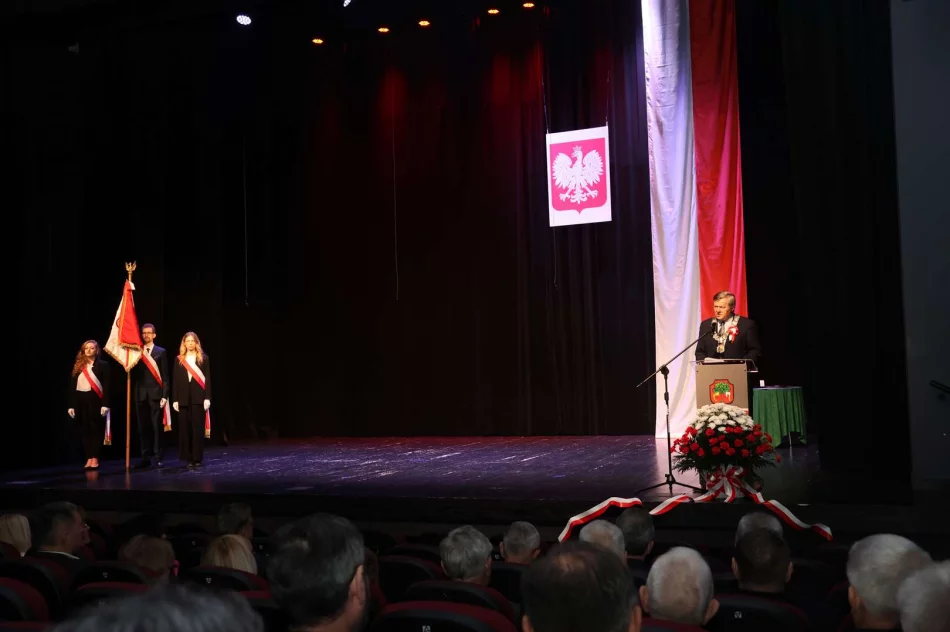 Uroczysta sesja Rady Miasta Limanowa z okazji 235. rocznicy uchwalenia Konstytucji 3 Maja - zdjęcie 8