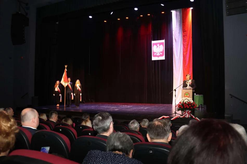 Uroczysta sesja Rady Miasta Limanowa z okazji 235. rocznicy uchwalenia Konstytucji 3 Maja - zdjęcie 11