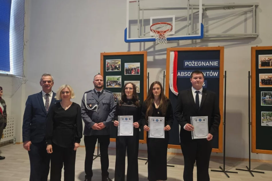 Galowe pożegnanie maturzystów (ZDJĘCIA) - zdjęcie 10