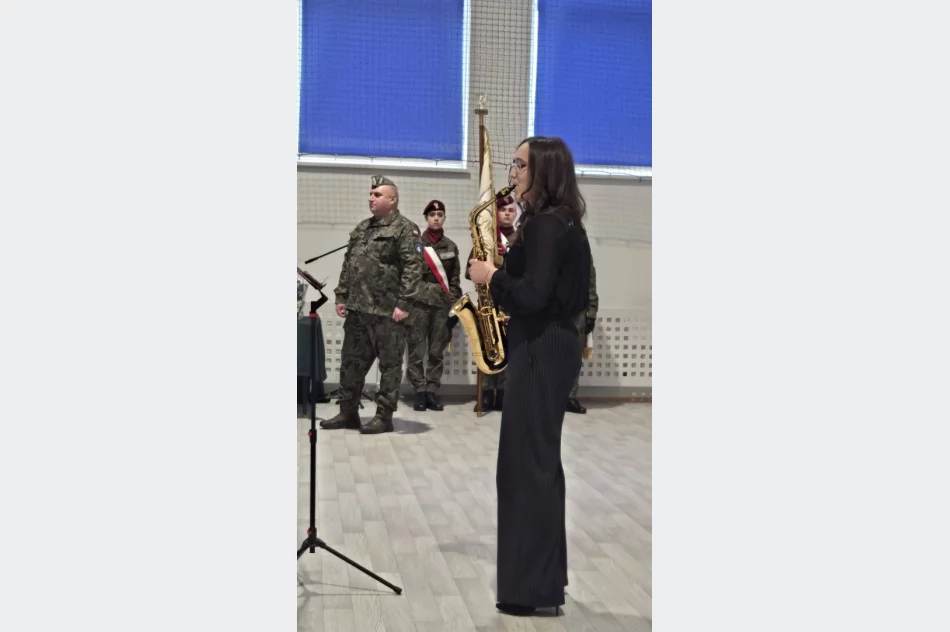Galowe pożegnanie maturzystów (ZDJĘCIA) - zdjęcie 18