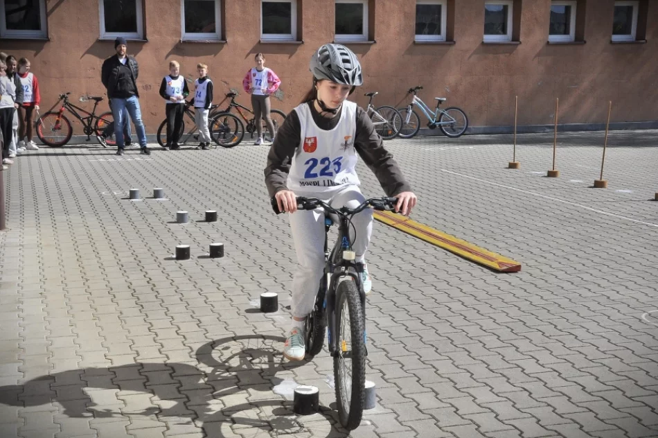 Jazda rowerem i testy wiedzy (ZDJĘCIA) - zdjęcie 17