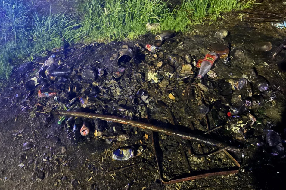 Nocny pożar odpadów w romskiej osadzie - zdjęcie 4