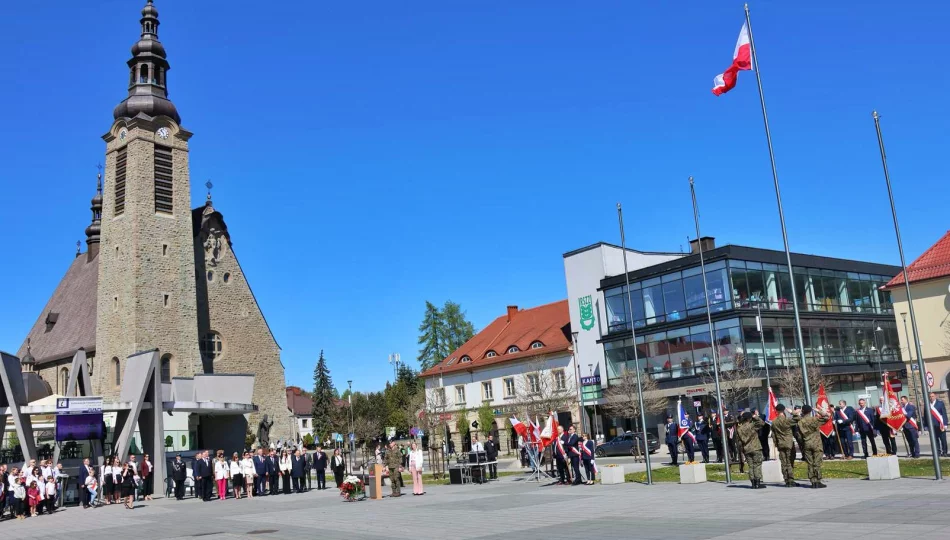 Rocznica uchwalenia Konstytucji na rynku (ZDJĘCIA) - zdjęcie 1