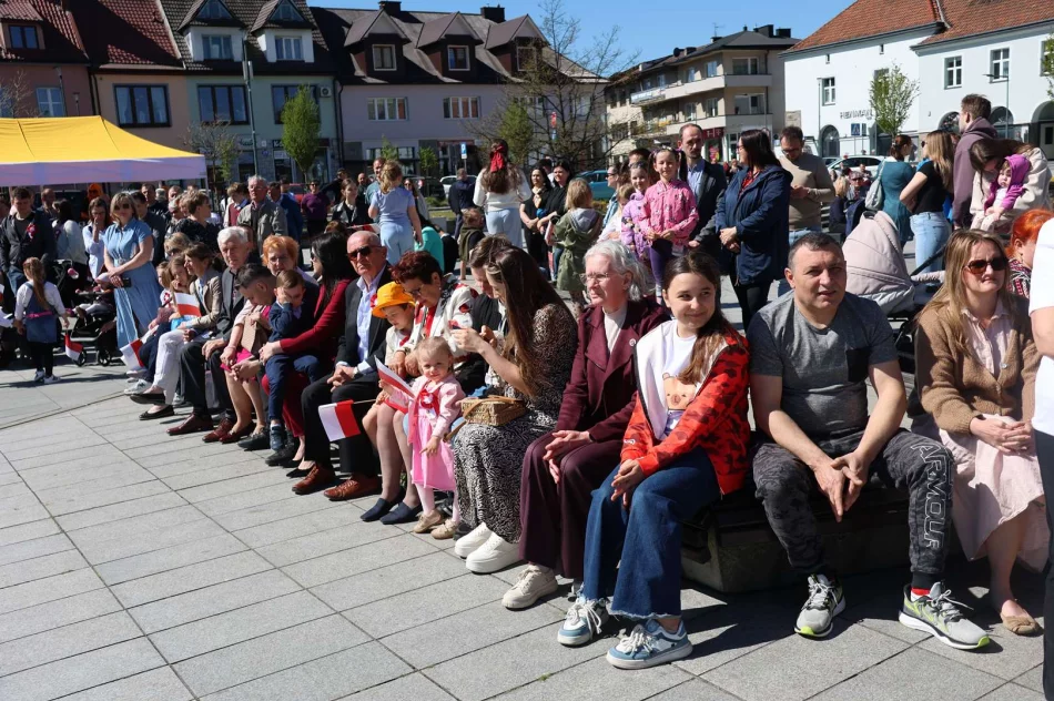 Rocznica uchwalenia Konstytucji na rynku (ZDJĘCIA) - zdjęcie 15