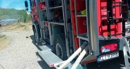 Pożar zniszczył budynek ze sprzętem rolniczym. Pomocy wymagał 90-latek - zdjęcie 4