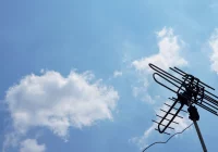 Kłopotliwy montaż anteny to przeszłość. Jak wygodnie odbierać ulubione programy telewizyjne, gdziekolwiek jesteś? - zdjęcie główne