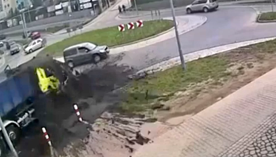Moment wycieku osadu na nagraniu z monitoringu (WIDEO) - zdjęcie 1