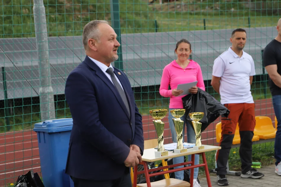 Dziewczęta z Siekierczyny I Mistrzyniami Gminy w Piłce Nożnej Dzieci - zdjęcie 12