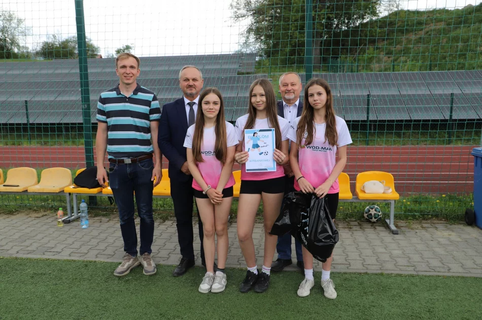 Dziewczęta z Siekierczyny I Mistrzyniami Gminy w Piłce Nożnej Dzieci - zdjęcie 19