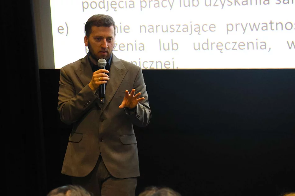 Szkolenie w zakresie przeciwdziałania przemocy w Limanowej – spotkanie przedstawicieli służb i instytucji w LDK - zdjęcie 14