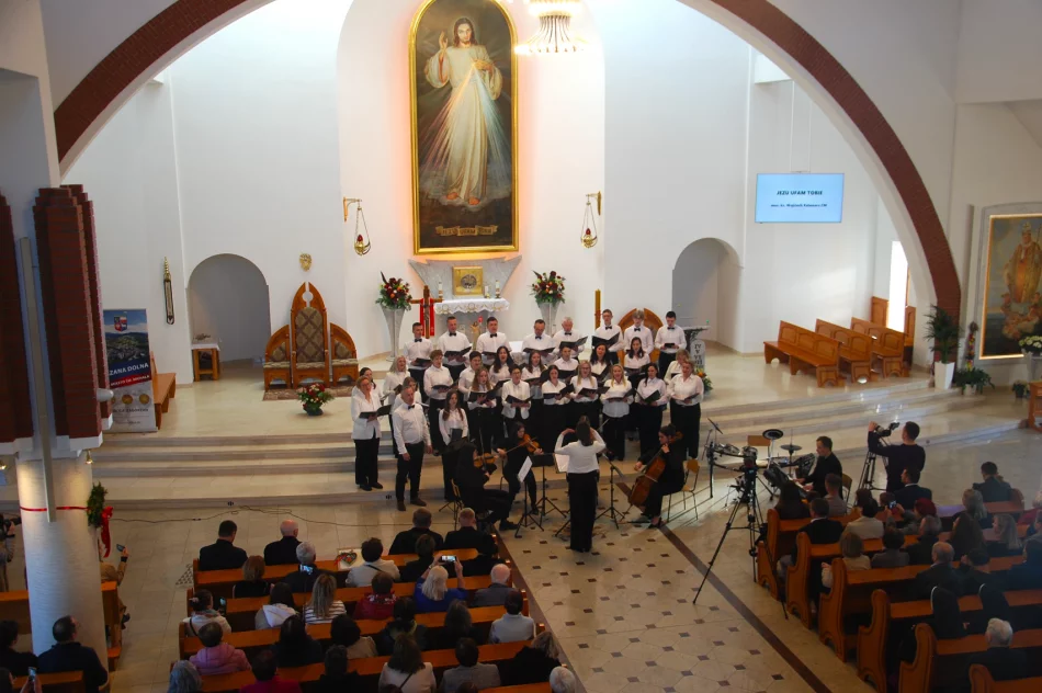 Chór świętował 15-lecie - zdjęcie 15