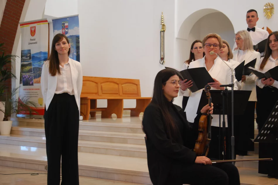 Chór świętował 15-lecie - zdjęcie 17