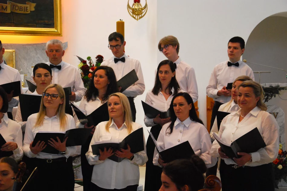 Chór świętował 15-lecie - zdjęcie 20