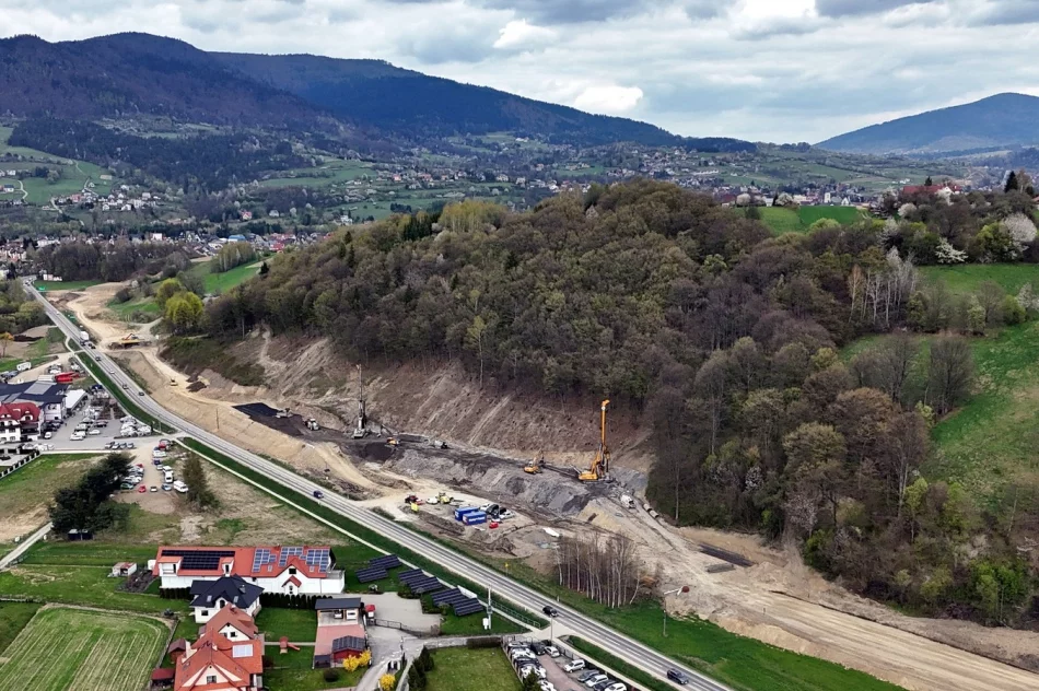 Betonowe pale stabilizują osuwisko nad linią kolejową - zdjęcie 6