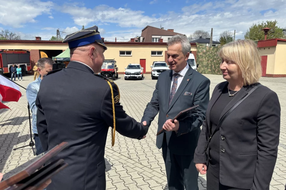 Strażackie święto - przekazano nowe samochody (ZDJĘCIA) - zdjęcie 14