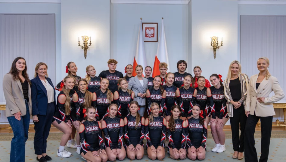 Limanowskie cheerleaderki na spotkaniu z pierwszą damą - zdjęcie 1