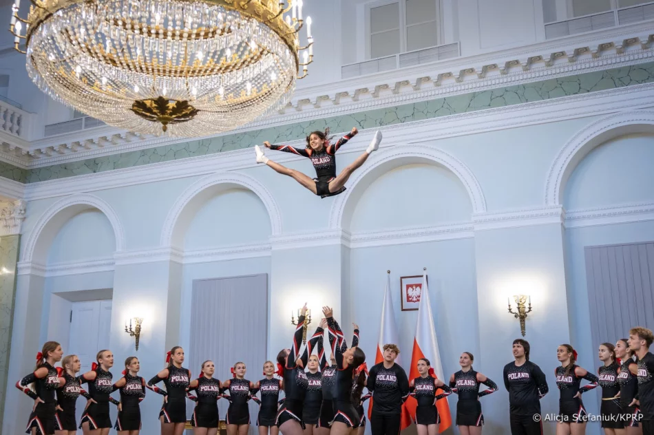 Limanowskie cheerleaderki na spotkaniu z pierwszą damą - zdjęcie 2