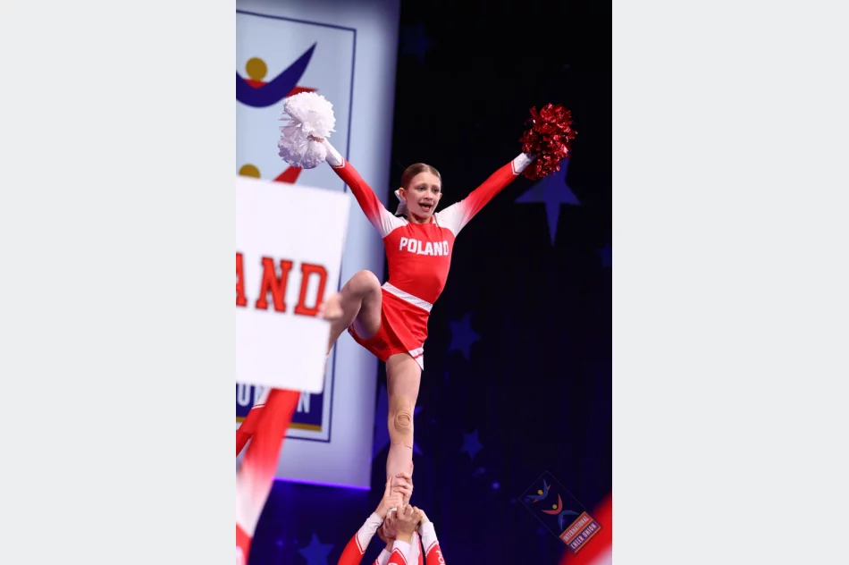 Limanowskie cheerleaderki na spotkaniu z pierwszą damą - zdjęcie 6