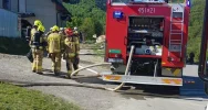 Pożar wiaty obok budynku mieszkalnego - zdjęcie 2