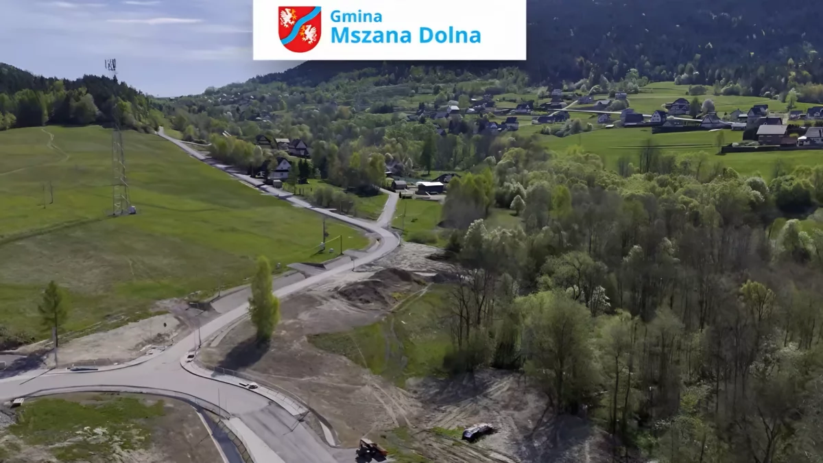 Kasina Wielka: Zobacz postępy prac na „Drodze przez Wieś” [WIDEO Z DRONA]