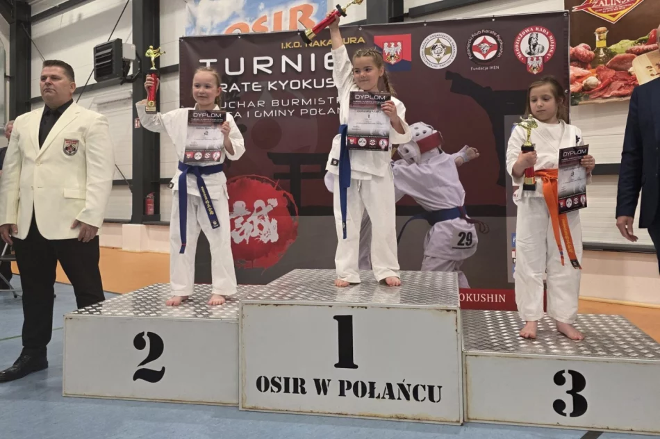 11 medali oraz 3 miejsce drużynowo na Turnieju w Połańcu dla zawodników Limanowskiego Klubu Kyokushin Karate - zdjęcie 4